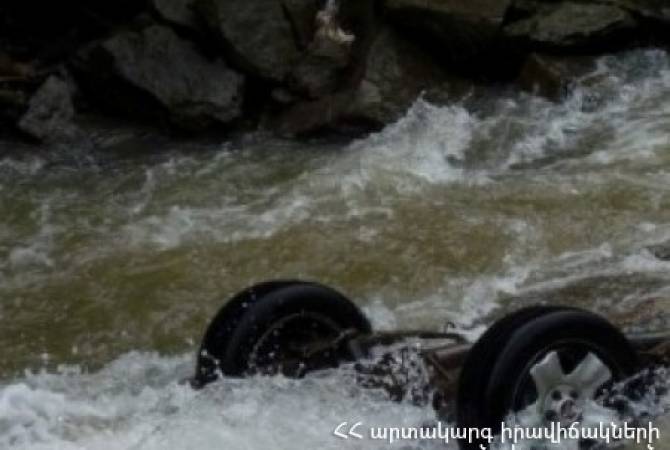 Երևան-Մեղրի ավտոճանապարհին մեքենան գլորվել է գետը. տուժել են Հունգարիայի 
քաղաքացիներ