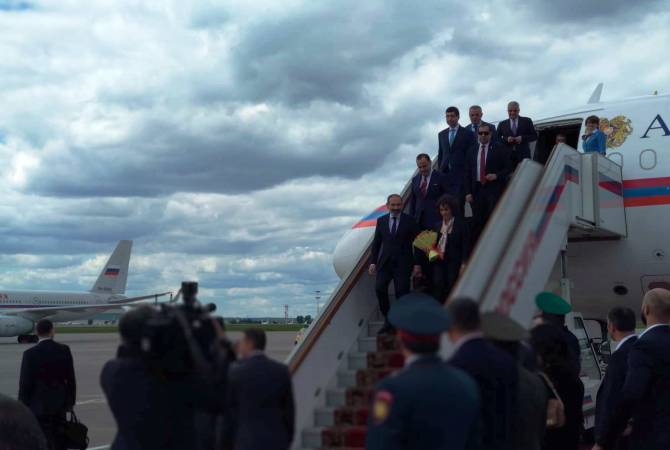 Վարչապետ Փաշինյանը ժամանեց Մոսկվա. դիմավորման արարողակարգում նաև 
«Զաբիվակա» գայլի հետ խորհրդանշական լուսանկարն էր