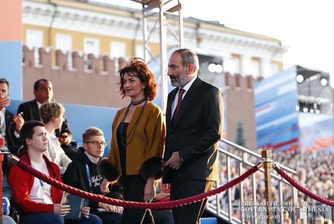 Никол Пашинян присутствовал на гала-концерте, посвященном Чемпионату мира по 
футболу на Красной площади 