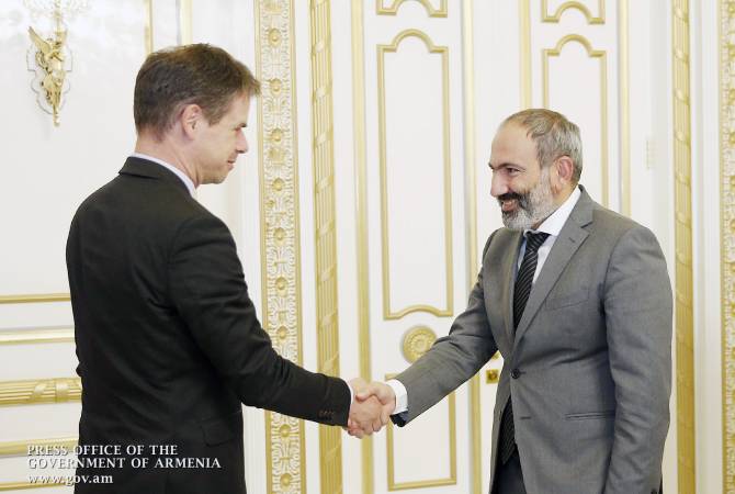 French Ambassador praises Armenian revolution in a meeting with PM Pashinyan