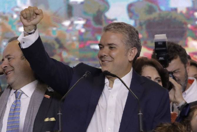 Кандидат от правой коалиции Иван Дуке победил на выборах президента Колумбии