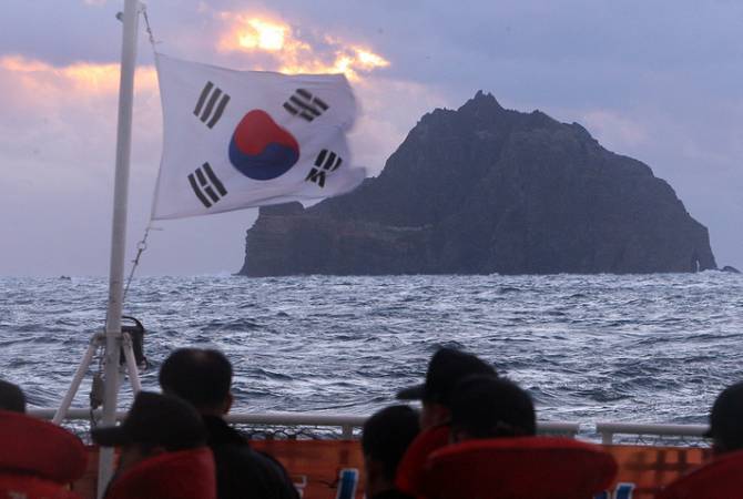 Южная Корея начала военные маневры по обороне спорных с Японией островов Токто