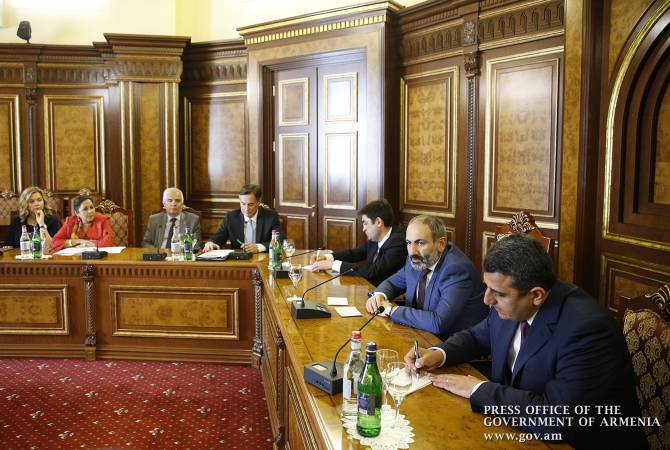 رئيس وزراء أرمينيا نيكول باشينيان يستقبل وفد لجنة الشؤون الخارجية في البرلمان الأوروبي