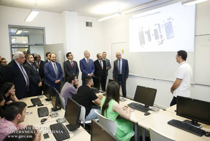 Премьер-министр Армении ознакомился с деятельностью компании  “Синопсис Армения”

