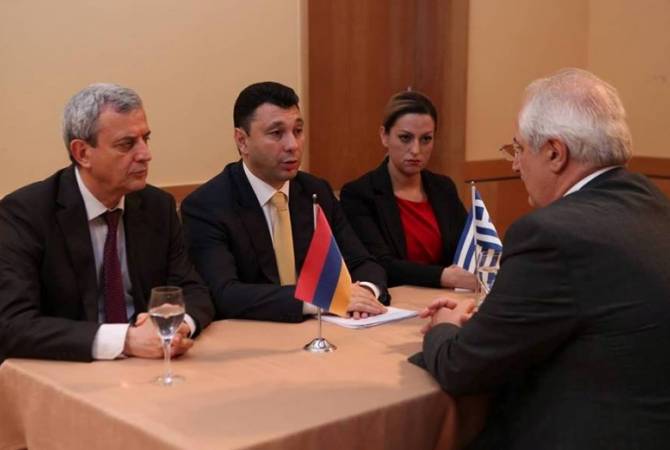 سياسة تركيا التدميرية والناكرة تثير القلق- نائب رئيس البرلمان الأرميني إدوارد شارمازانوف بلقاء مع 
رئيس مجموعة الصداقة البرلمانية الأرمينية اليونانية كونستانتينوس مورفيديس في ألبانيا-  
