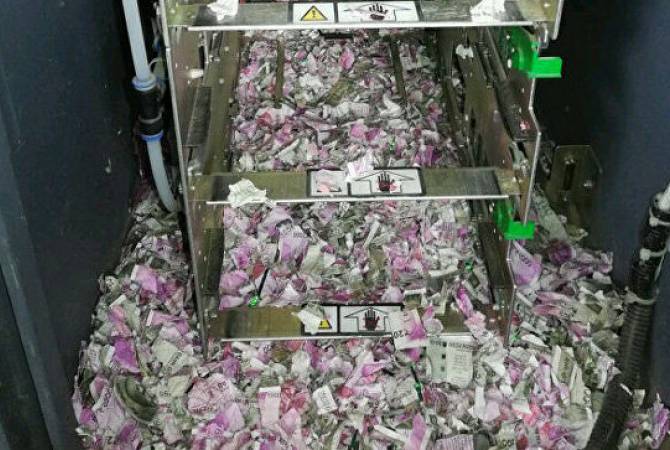 В Индии мыши сгрызли банкноты в банкомате