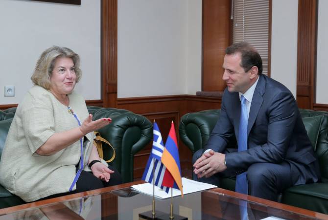 Министр обороны Армении принял посла Греции

