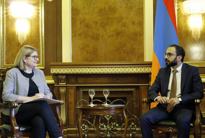 Armenia’s Deputy PM, UK Ambassador hold meeting 