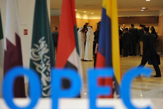Россия и Саудовская Аравия рекомендовали ОПЕК+ поднять добычу вопреки позиции 
Ирана