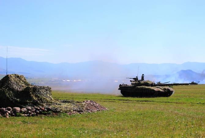Танкисты ЮВО применили «танковую карусель» в горах Армении