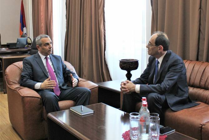 مشاروات بين وزارة خارجية آرتساخ وأرمينيا والتأكيد على ضرورة استعادة الشكل الثلاثي للمفاوضات في 
حل مسألة ناغورنو كاراباغ بمشاركة آرتساخ الكاملة