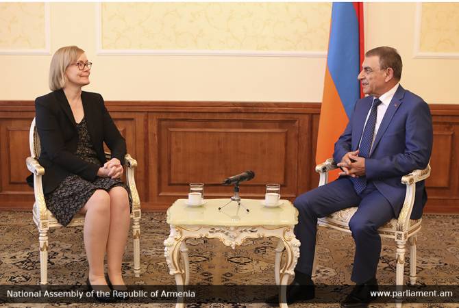 علاقات أرمينيا والسويد تتطور في مختلف المجالات -رئيس البرلمان آرا بابلويان يستقبل سفيرة السويد 
بأرمينيا مارتينا كويكين- 