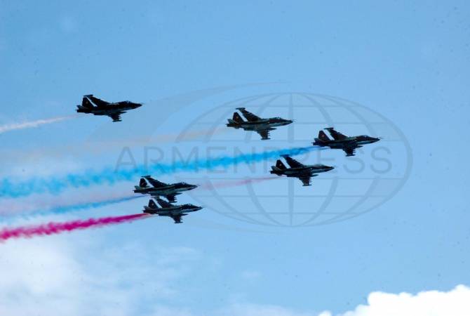 من الساعة 12:00 غداً ستمر طائرات من القوات المسلحة الجوية الأرمينية مع العلم الوطني لأرمينيا -
الاحتفال بذكرى التأسيس ال20 للقوات المسلحة الجوية لأرمينيا- 