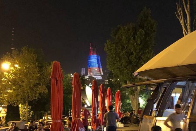 Одно из известных зданий в Баку было подсвечено цветами армянского флага – вместо 
флага Колумбии