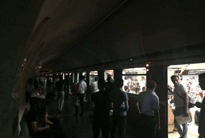 Бакинское метро по прежнему не работает из-за перебоя в электроснабжении
