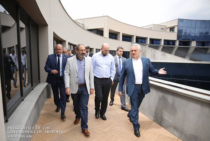  رئيس الوزراء نيكول باشينيان يتطّلع على عدد من الدراسات وتوقعات النمو الاقتصادي والتوجهات المالية 
باقتصاد أرمينيا من قبل البنك المركزي- صور- 