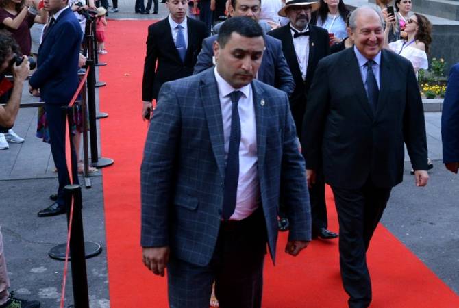 رئيس الجمهورية أرمين سركيسيان يحضر حفل الافتتاح الرسمي للمهرجان السينمائي الدولي ال15 
ليريفان- المشمش الذهبي بقاعة آرام خاتشاتوريان