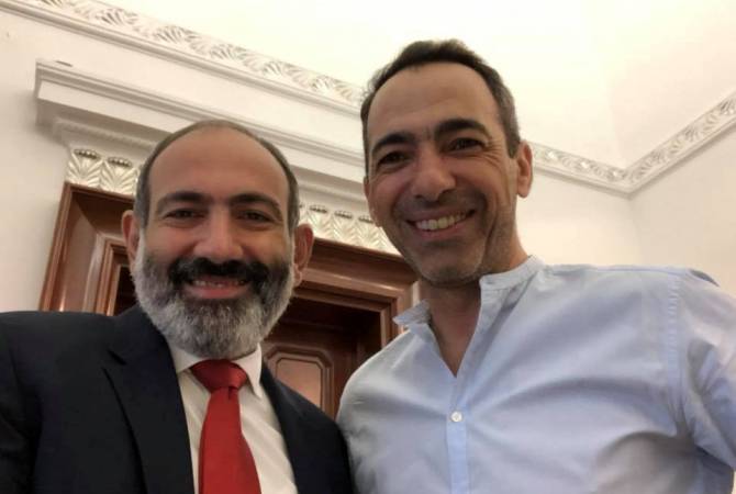 Legendary Djorkaeff says willing to assist Armenian football at meeting with Prime Minister 