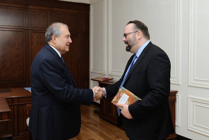 Sarkissian holds farewell meeting with outgoing Canadian ambassador 