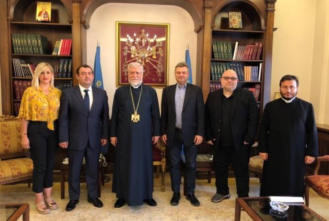 Католикос Арам Первый и директор «Арменпресс» Арам Ананян обсудили роль прессы в 
Армеении и диаспоре