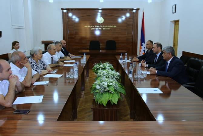 Секретарь Совета безопасности Армении встретился с представителями фракций НС 
Арцаха