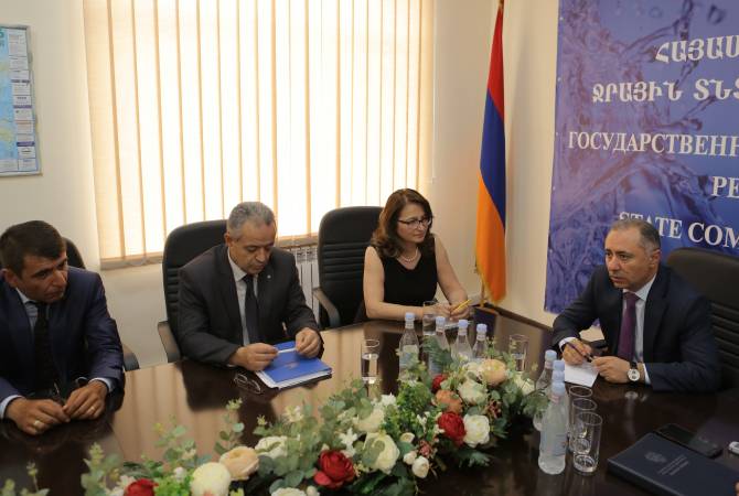 Minister Grigoryan introduces new chairwoman of Water Committee to staff