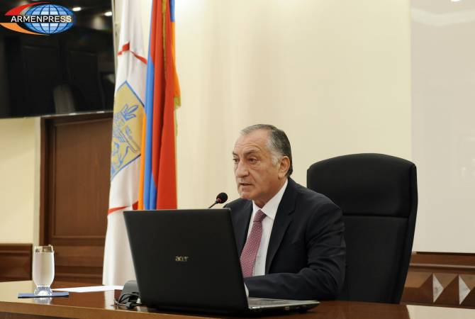 Заседание Совета старейшин Еревана отложено из-за отсутствия кворума: Объявлен 30-
минутный перерыв