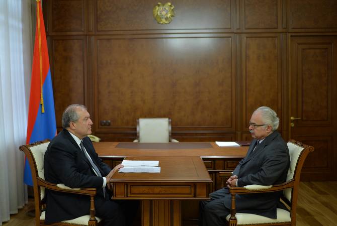 رئيس الجمهورية أرمين سركيسيان يجتمع مع بيتروس تيرزيان-المدير التنفيذي بالنيابة لصندوق مؤسسة 
"هاياستان" لعموم الأرمن-