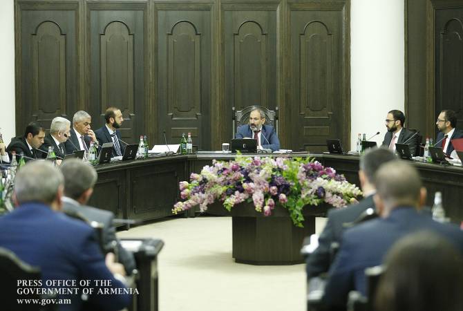 Премьер-министр Армении Никол Пашинян поручил выяснить число кредитных программ, 
по которым Армения продолжает делать платежи