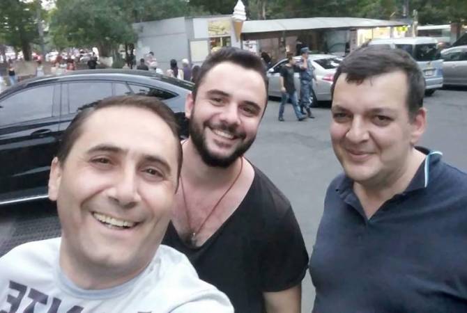 Белорусский блогер  армянского происхождения, посетивший Азербайджан, находится в 
Армении