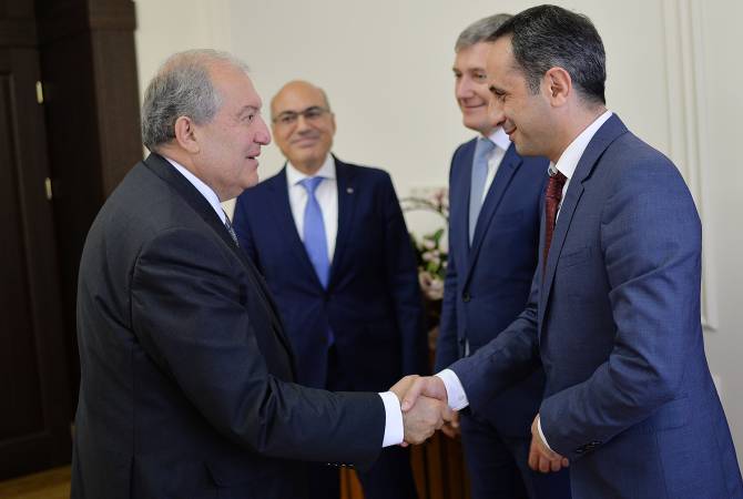 President Sarkissian receives Ernst and Young company representatives