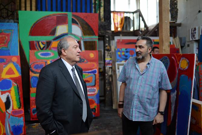 President Sarkissian visits prominent painter Minas Avetisyan’s studio 