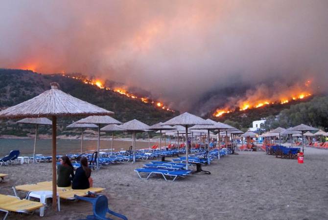 СМИ: число жертв лесных пожаров около Афин возросло до 50