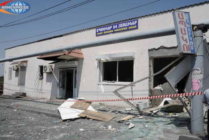 Двоих из пострадавших во время взрыва на улице Арташисян доставили в ожоговый 
центр