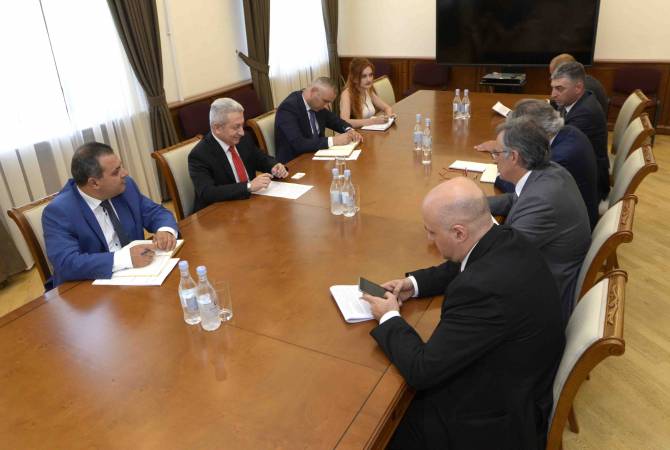 Finance minister holds meeting with EBRD representatives