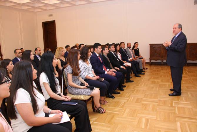 President Sarkissian meets class 2018 graduates of Leadership School