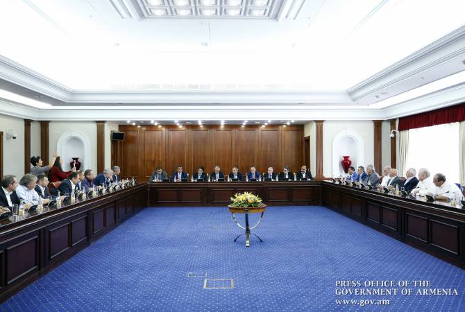 PM Pashinyan talks about Armenia’s interests in energy and gas sectors during meeting in St. 
Petersburg
