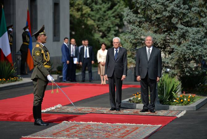 В резиденции президента Армении состоялась официальная церемония встречи 
президента Италии