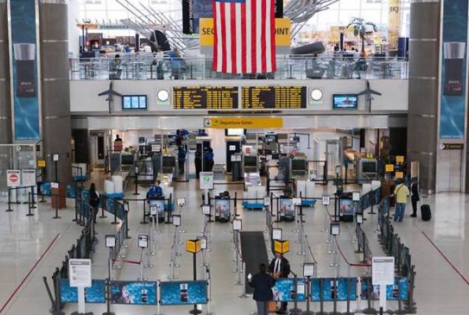 CNN: власти США изучают идею отмены проверок пассажиров в более чем 150 малых 
аэропортах