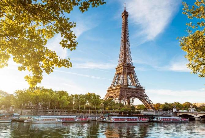 В Париже из-за забастовки второй день закрыта Эйфелева башня