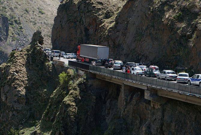 Armenian trucks stuck at Lars border checkpoint