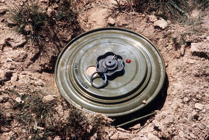 Двое гражданских лиц подорвались в Азербайджане на мине