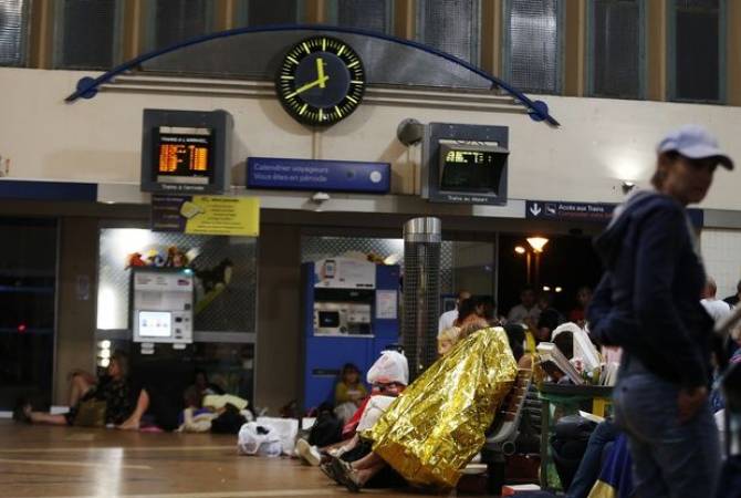 СМИ: около 1,5 тыс. человек оказались заблокированы на вокзалах Франции из-за грозы