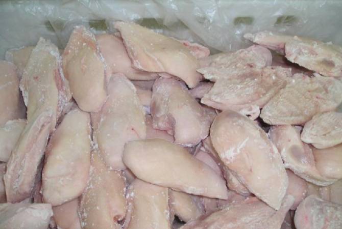 В импортированной курятине обнаружены отклонения: некоторые партии признаны 
опасными и негодными к употреблрнию