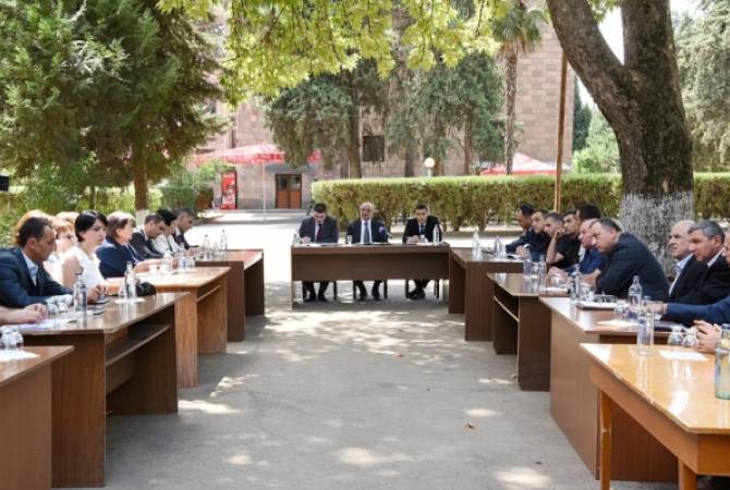 President of Artsakh holds working consultation in Martuni town