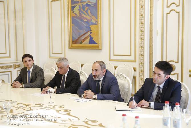 PM Pashinyan receives EDB Management Board Chairman Andrey Belyaninov 