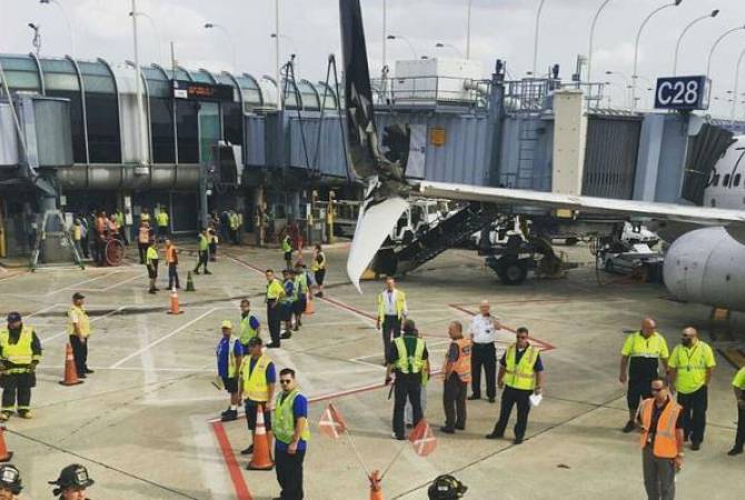 Passenger planes collide at Chicago airport