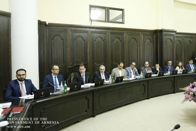 أرمينيا جاهزة لإستضافة القمة الـ 17 للمنظمة الدولية للفرانكفونية بأفضل وجه وعلى مستوى عالٍ- وزير 
الخارجية زوهراب مناتساكانيان خلال اجتماع مجلس الوزراء-