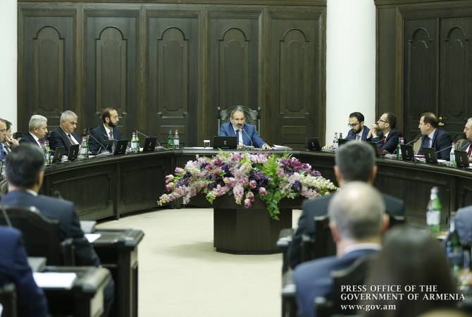 Правительство Армении сократило срок полномочий Cовета старейшин Еревана: Никол 
Пашинян подчеркнул, что выборы должны стать исключительными 