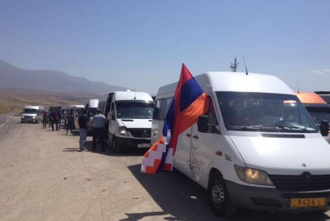 Ավելի քան 1000 մարդ Արցախից ժամանել է Երևան՝ մասնակցելու Նիկոլ Փաշինյանի 
հրավիրած հանրահավաքին
